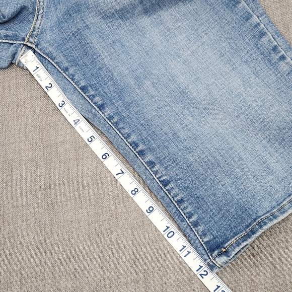 Levis Bermuda Stretch Medium Wash Denim Shorts. Size 29. - Picture 8 of 9